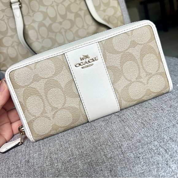 Coach Zip-Top Tote Shoulder Handbag w/ Free Wallet - Picture 11 of 14